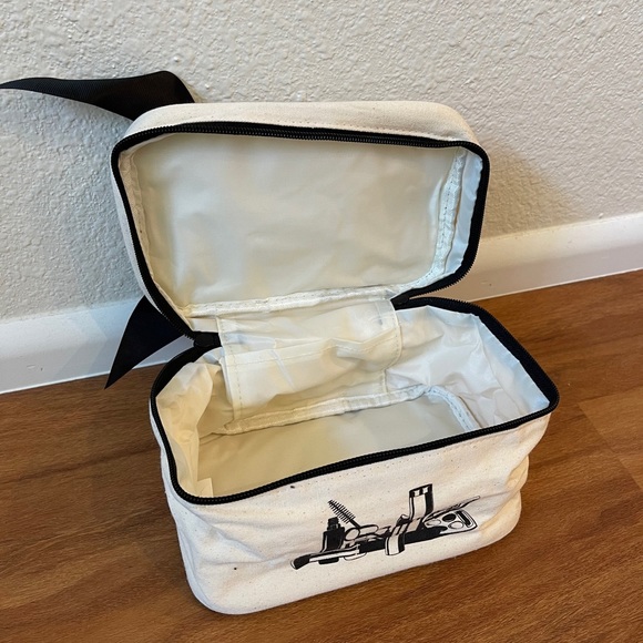 Hallmart Collectibles Makeup Case - Picture 4 of 4